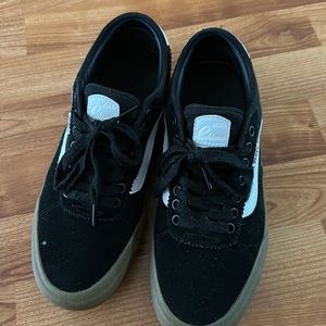 Vans Chimera Ultracush shoes. Size 9.5. Worn a bit but still in great condition.